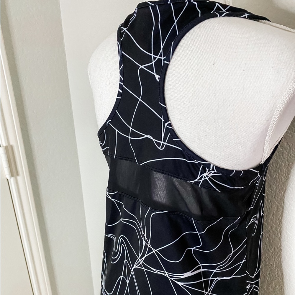 NWOT Fabletics Mary Tank w/ Back Mesh Design - Picture 4 of 6